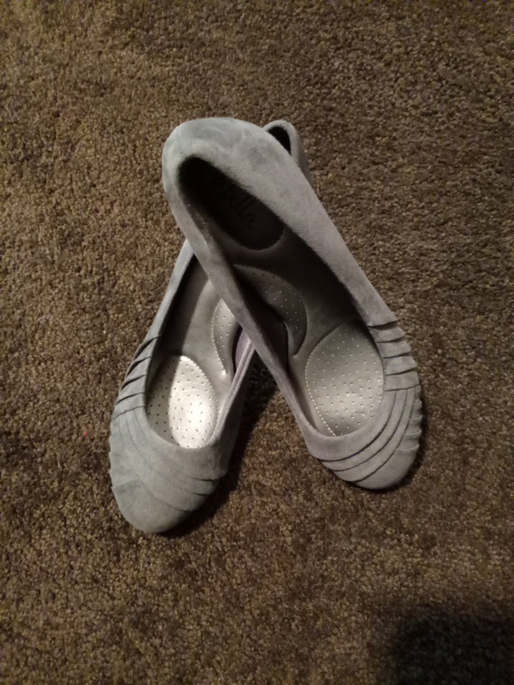 Abella Grey Suede Pumps with Pleated Toe Sz 8